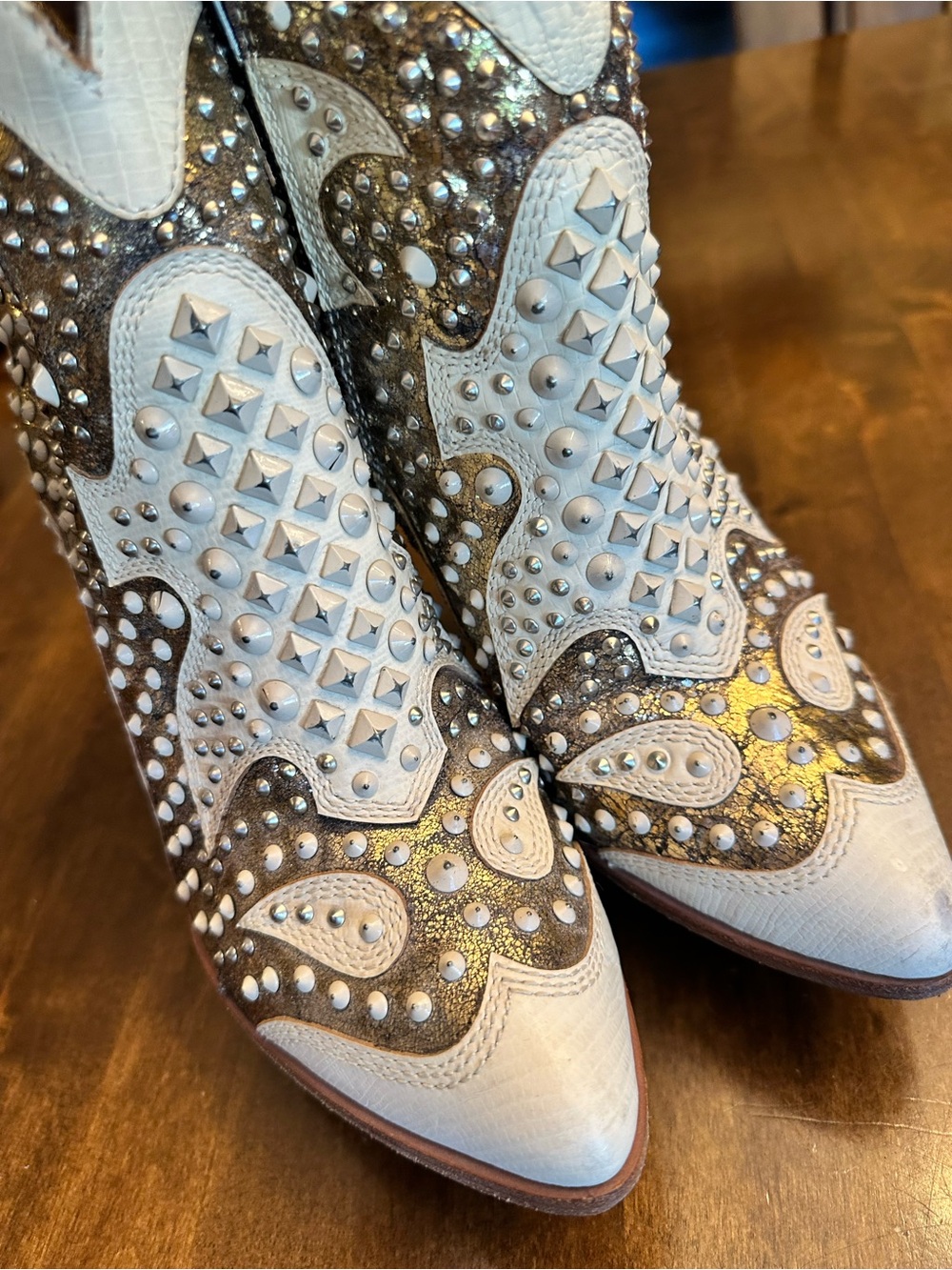 Frye Remy Deco Off White Gold Leather Heeled Western Boots Size 8 - Read - Picture 15 of 15